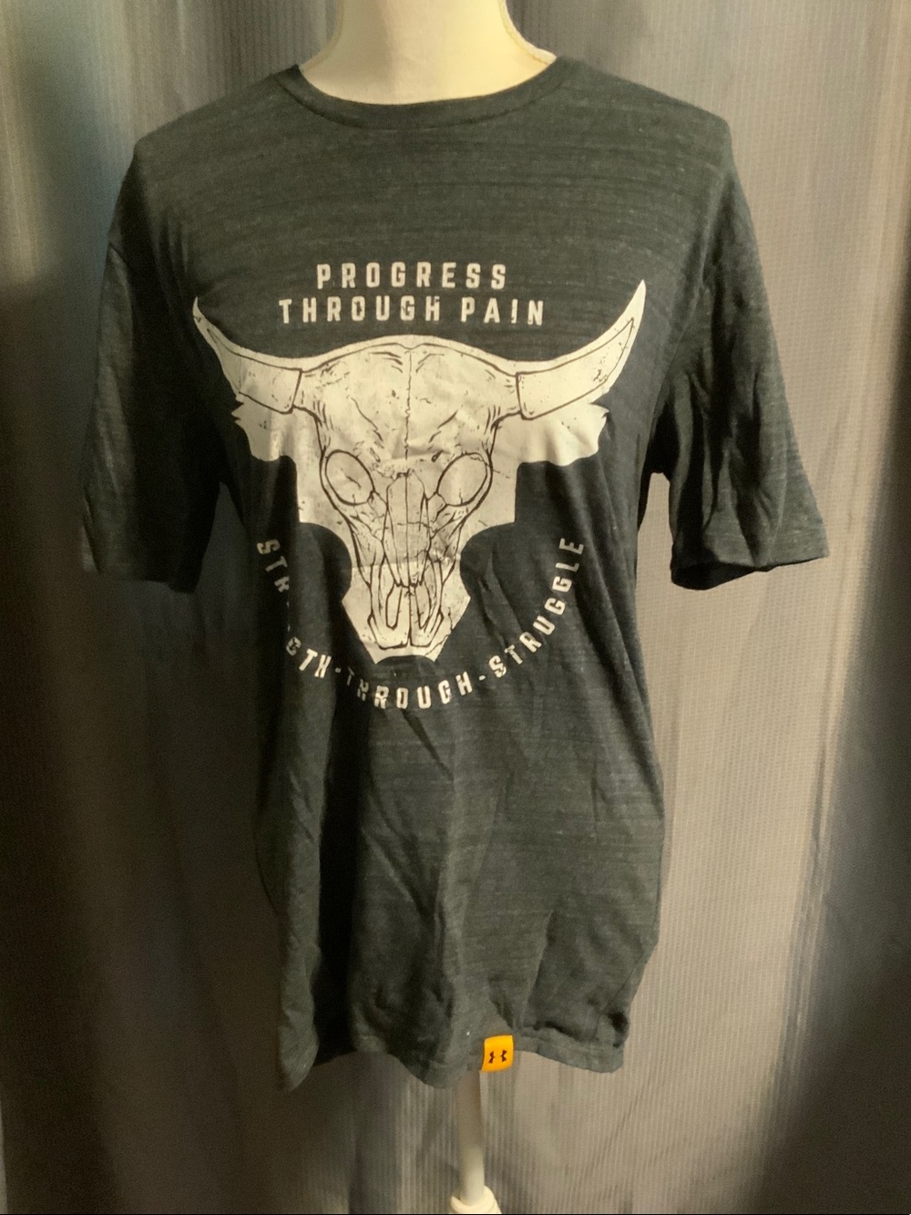Under Armour Men's Charcoal Graphic Tee with White Bull Skull